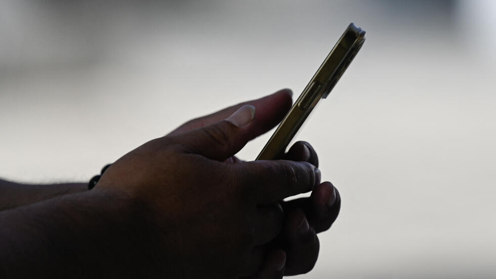 دولت فرانسه خواستار توقف فروش آیفون ۱۲ به دلیل تشعشعات بیش از حد مجاز شد|تکلی دولت فرانسه خواستار توقف فروش آیفون ۱۲ به دلیل تشعشعات بیش از حد مجاز شد|تکلی