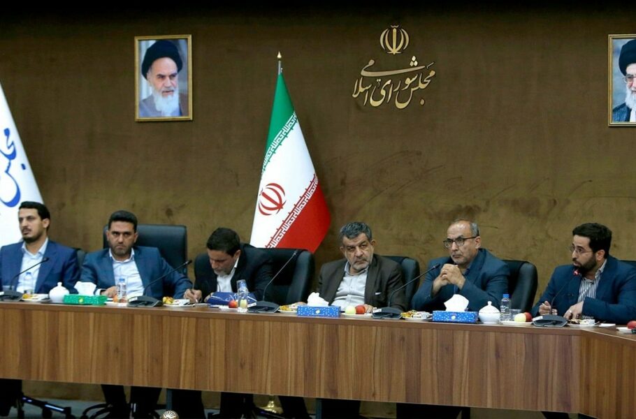 فراکسیون هوش مصنوعی: اولویت ما باید توسعه هوش مصنوعی و پلتفرمهای بومی مبتنی بر آن باشد|تکلی فراکسیون هوش مصنوعی: اولویت ما باید توسعه هوش مصنوعی و پلتفرمهای بومی مبتنی بر آن باشد|تکلی