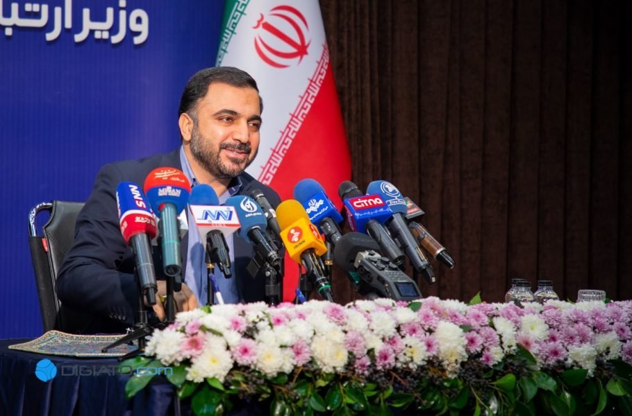 وزیر ارتباطات: موبایلهای ایرانی فعلاً از سیستمعامل اندروید استفاده خواهند کرد|تکلی وزیر ارتباطات: موبایلهای ایرانی فعلاً از سیستمعامل اندروید استفاده خواهند کرد|تکلی